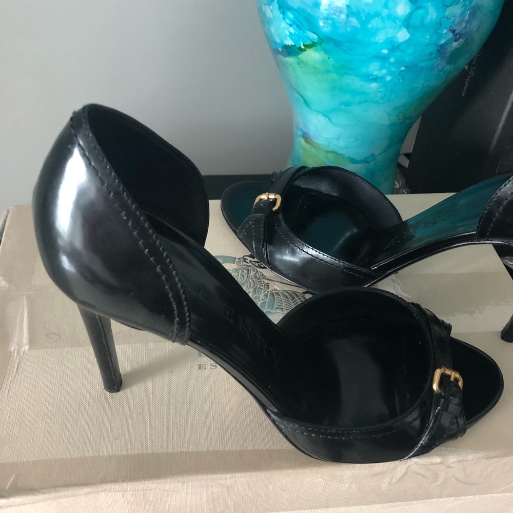 Beautiful Burberry pumps size 39 European 9 US